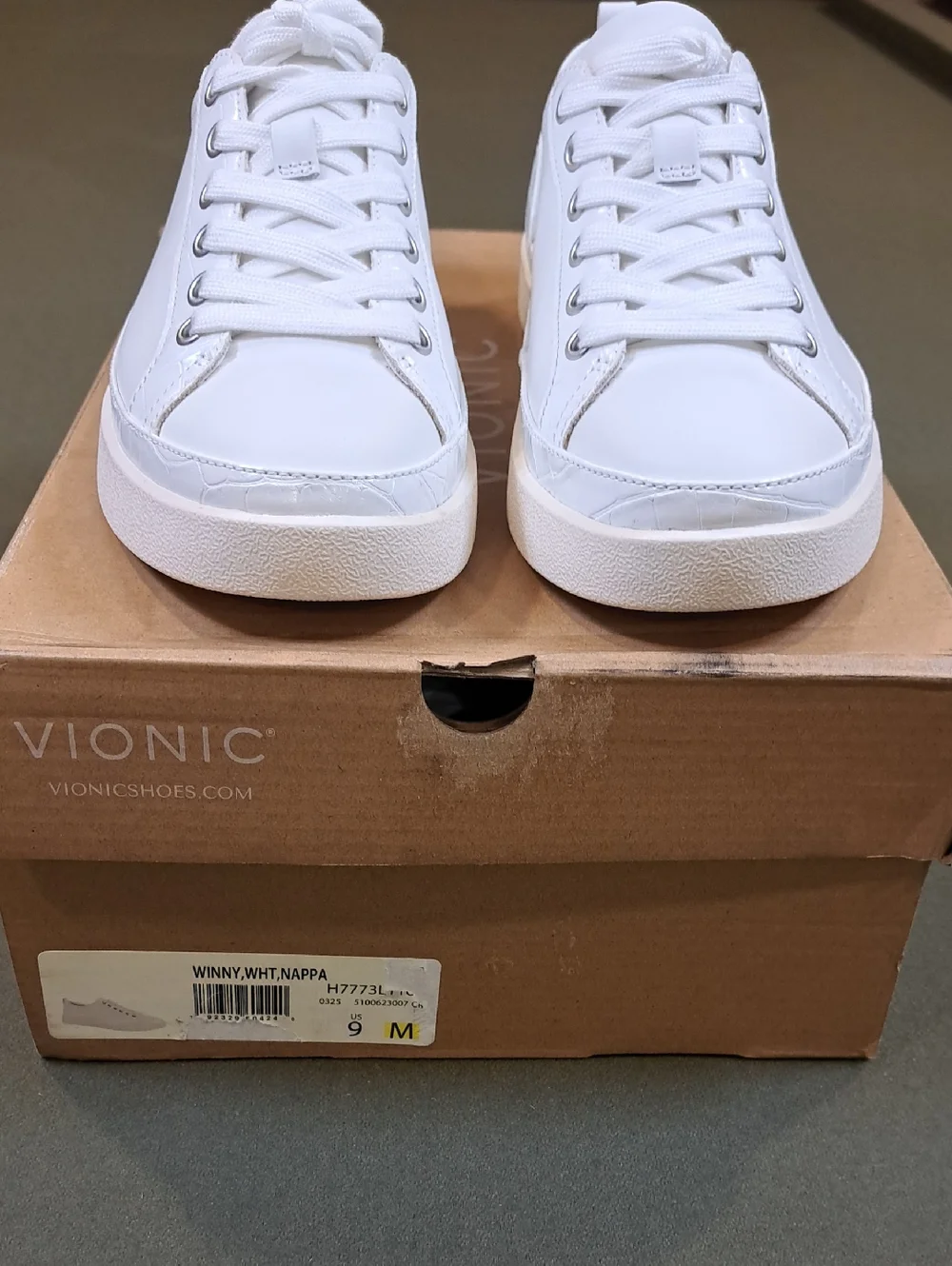 Vionic Winny Sneakers - Color: White - Size: Women 9 - Picture 4 of 11